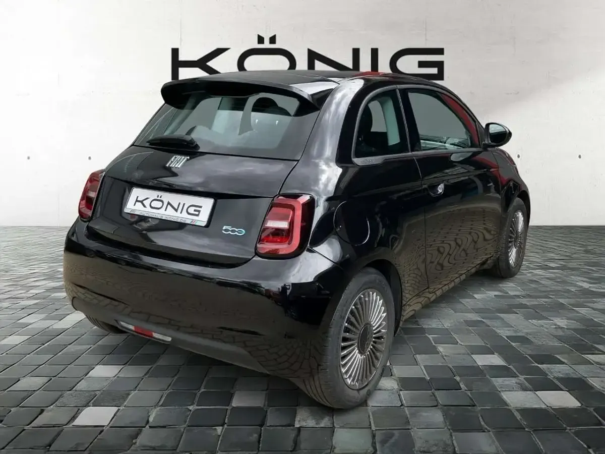 Gebraucht Fiat 500e Basis 86 kW (118 PS) 2023 Onyx schwarz Kleinwagen