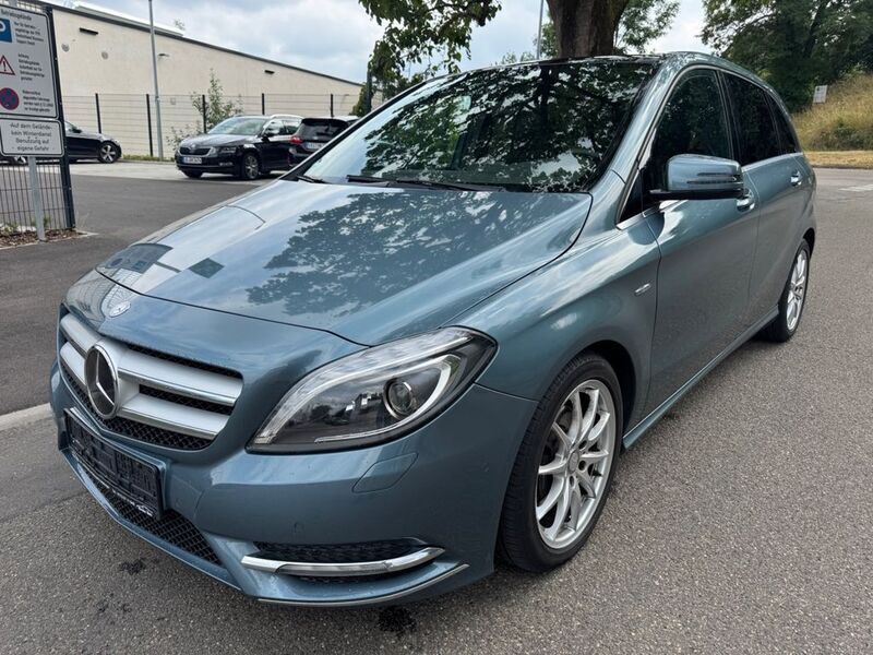 Blau Gebraucht 2012 Mercedes B180 Van / Kleinbus | 8.950 € (Fairer Preis) - Bild 1/4