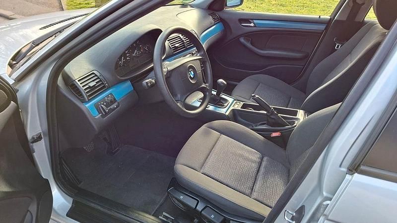 Gebraucht BMW 318 143 PS (105 kW) 2002 Silber Kombi