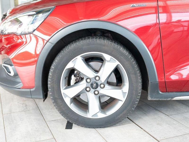 Gebraucht Ford Focus Active 125 PS (91 kW) 2019 Rubyrot Limousine