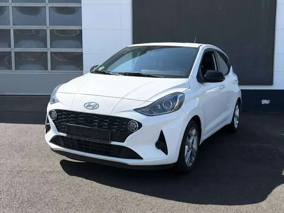 Gebraucht Hyundai i10 GO! 67 PS (49 kW) 2023 Weiß Kleinwagen