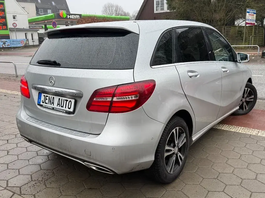 Gebraucht Mercedes B220 177 PS (130 kW) 2016 Silber Van / Kleinbus