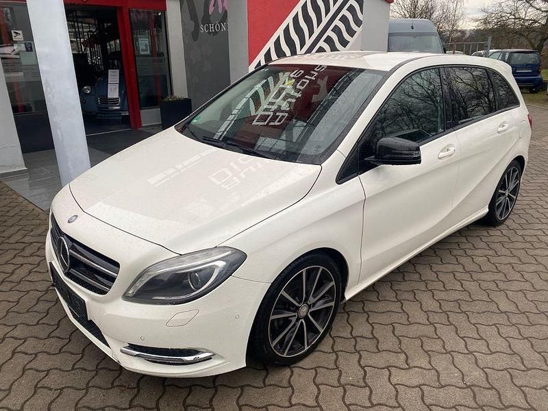 Gebraucht Mercedes B180 AMG Edition 1 122 PS (89 kW) 2013 Weiß Kleinwagen