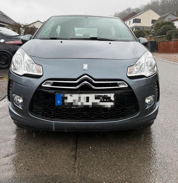 Gebraucht Citroën DS3 Chic 95 PS (69 kW) 2011 Grau Kleinwagen