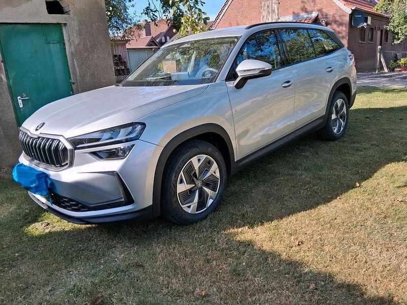 Silber Neu 2025 Skoda Kodiaq SUV | 46.350 € (Superpreis) - Bild 1/4