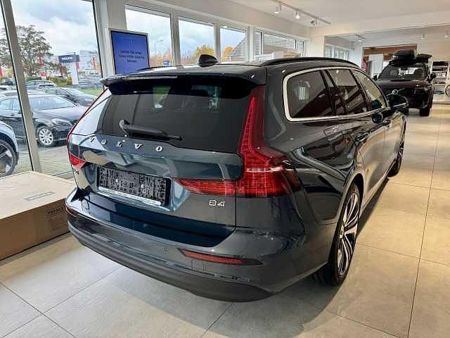Gebraucht Volvo V60 145 PS (106 kW) 2024 Kombi