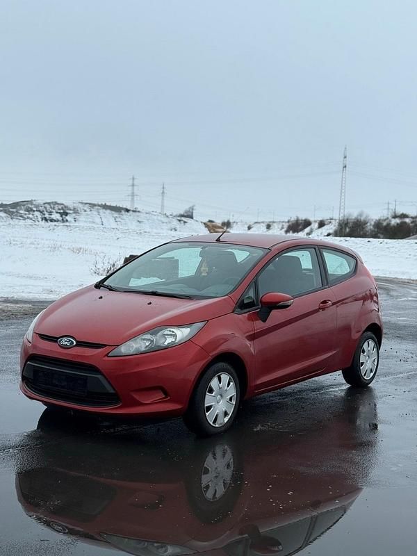 Rot Gebraucht 2009 Ford Fiesta Kleinwagen | 2.650 € (Superpreis) - Bild 1/4