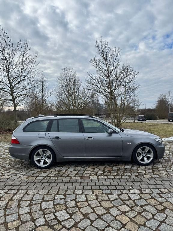 Gebraucht BMW 525 197 PS (144 kW) 2009 Grau Kombi