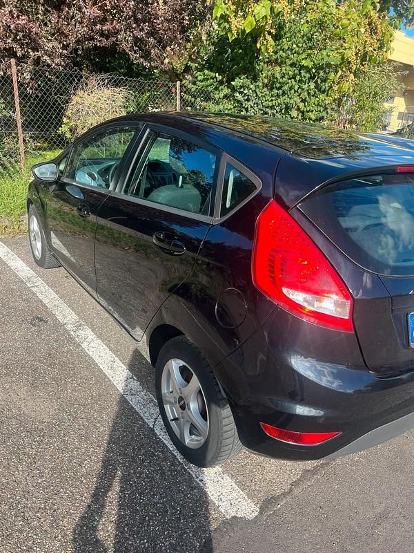Schwarz Gebraucht 2010 Ford Fiesta Titanium Kleinwagen | 4.100 € (Fairer Preis) - Bild 1/4