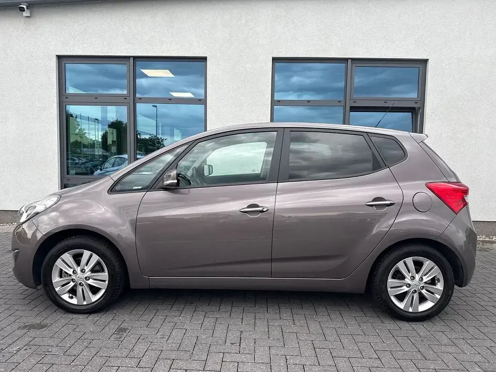 Gebraucht Hyundai ix20 Edition 90 PS (66 kW) 2014 Braun Kleinwagen