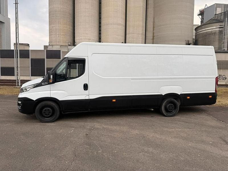 Gebraucht Iveco Daily 156 PS (114 kW) 2017 Weiß Limousine