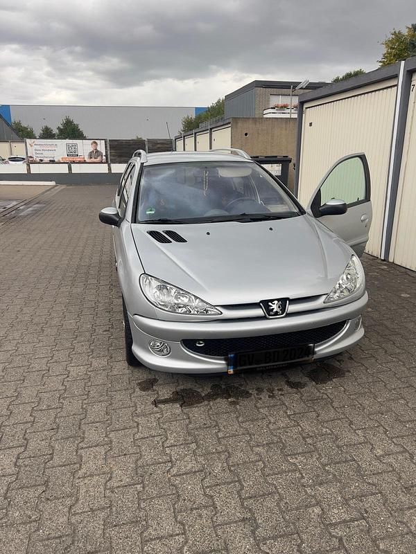 Grau Gebraucht 2006 Peugeot 206 Kombi | 1.500 € (Fairer Preis) - Bild 1/4