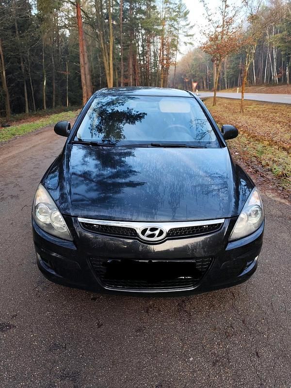 Schwarz Gebraucht 2010 Hyundai i30 Edition+ Kleinwagen | 2.199 € (Guter Preis) - Bild 1/4