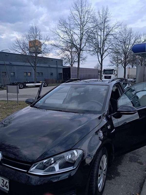 Gebraucht VW Golf VII Trendline 110 PS (80 kW) 2016 Schwarz Kombi