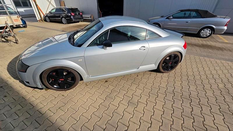 Second-hand Audi TT S-Line 180 CP (132 kW) 2000 Argintiu Coupe