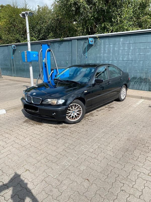 Schwarz Gebraucht 2002 BMW 316 Limousine | 1.500 € (Guter Preis) - Bild 1/4