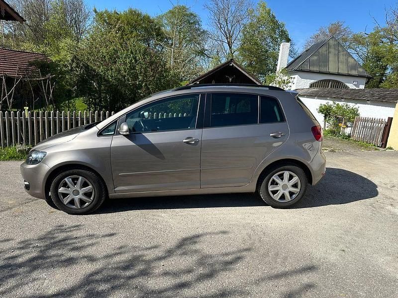 Gebraucht VW Golf Plus Cross Life 122 PS (89 kW) 2013 Braun Van / Kleinbus