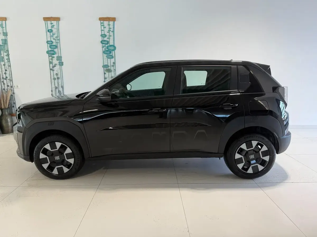 Neu Fiat Grande Panda Icon 110 PS (80 kW) 2025 533 cinema schwarz Kleinwagen