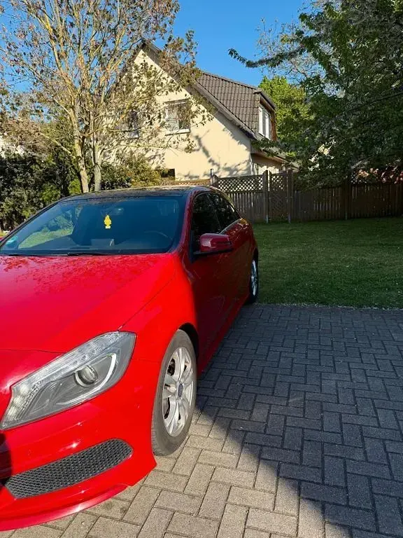 Gebraucht Mercedes A180 AMG line 109 PS (80 kW) 2013 Rot Kleinwagen