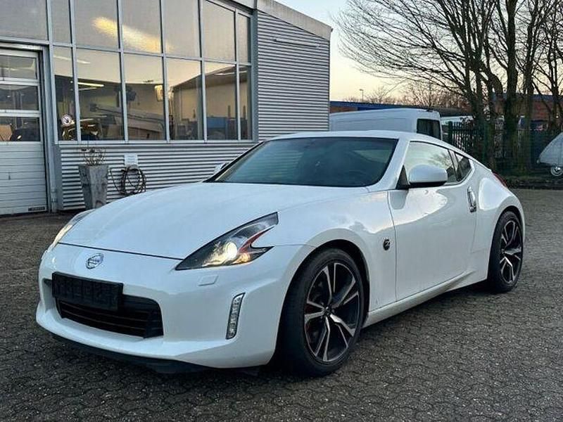 Weiß Gebraucht 2018 Nissan 370Z Pack Coupé | 24.990 € (Guter Preis) - Bild 1/4