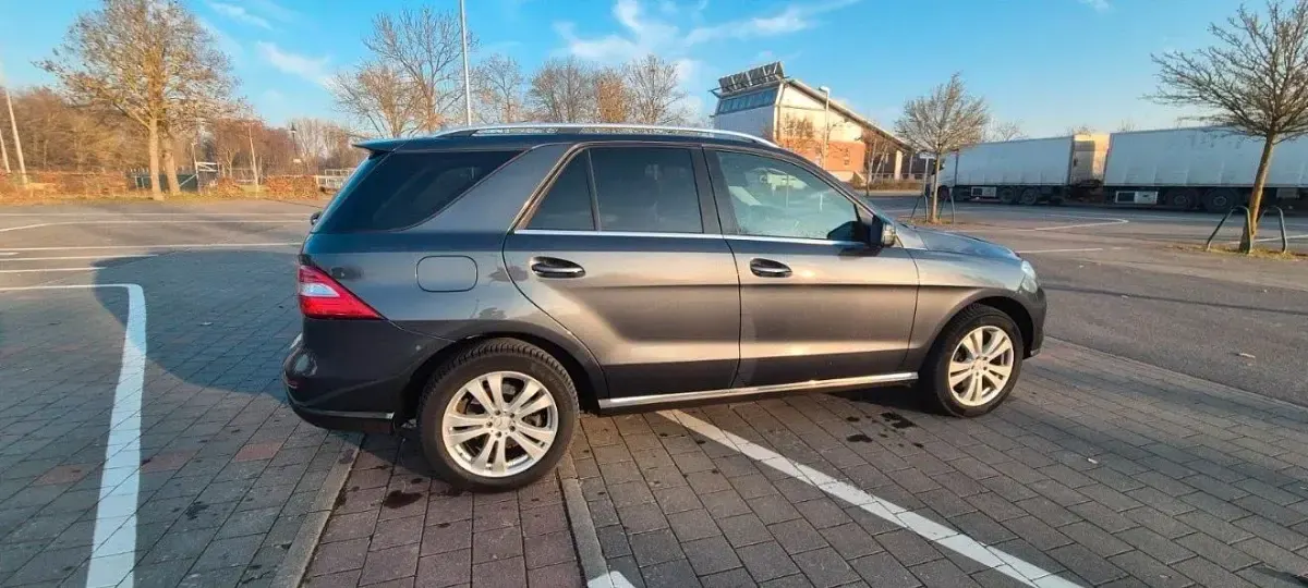 Gebraucht Mercedes ML350 258 PS (189 kW) 2014 Grau SUV