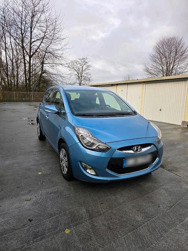 Braun Gebraucht 2012 Hyundai ix20 Kleinwagen | 3.750 € (Fairer Preis) - Bild 1/4