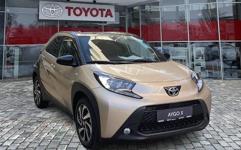 Neu Toyota Aygo X 72 PS (52 kW) 2025 Beige SUV