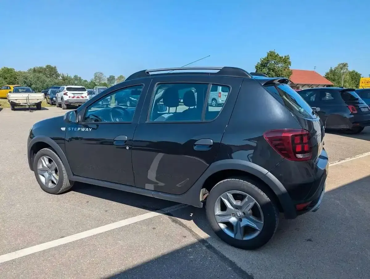 Gebraucht Dacia Sandero Prestige 90 PS (66 kW) 2017 Perlmuttschwarz Kleinwagen