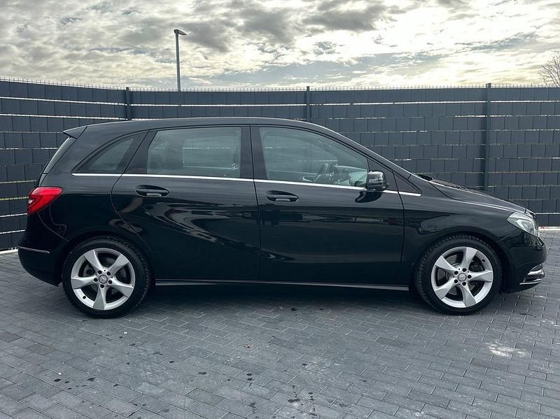 Gebraucht Mercedes B250 211 PS (155 kW) 2013 Schwarz Van / Kleinbus