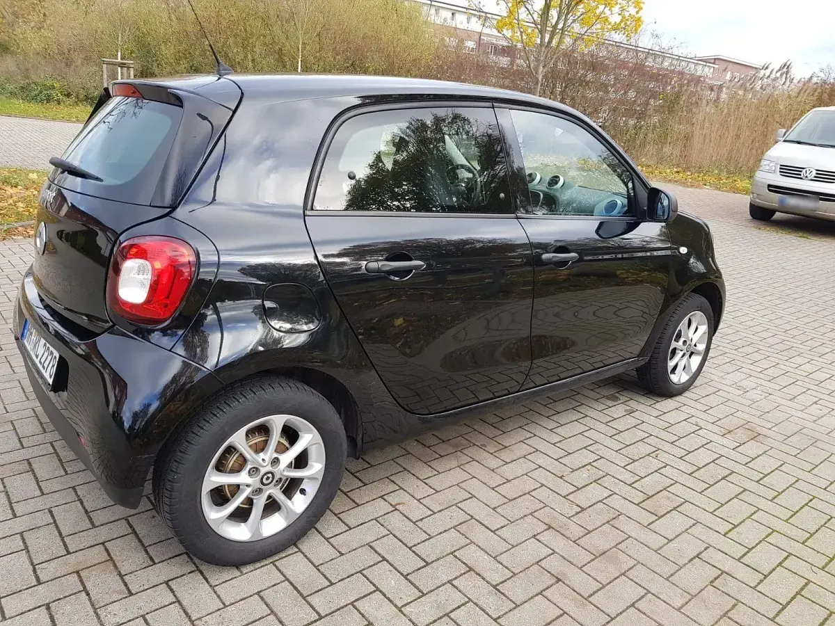Gebraucht Smart ForFour 61 PS (44 kW) 2015 Schwarz Kleinwagen