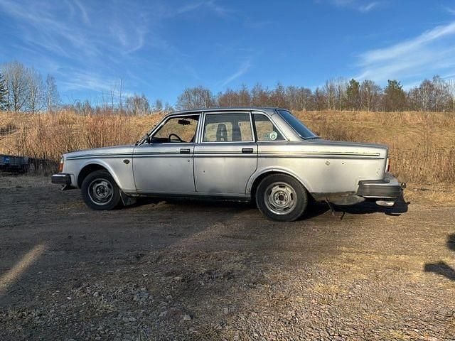 Gebraucht Volvo 244 109 PS (80 kW) 1977 Silber Limousine