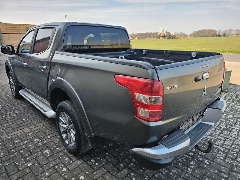 Gebraucht Mitsubishi L200 Plus 181 PS (133 kW) 2018 Grün Pickup