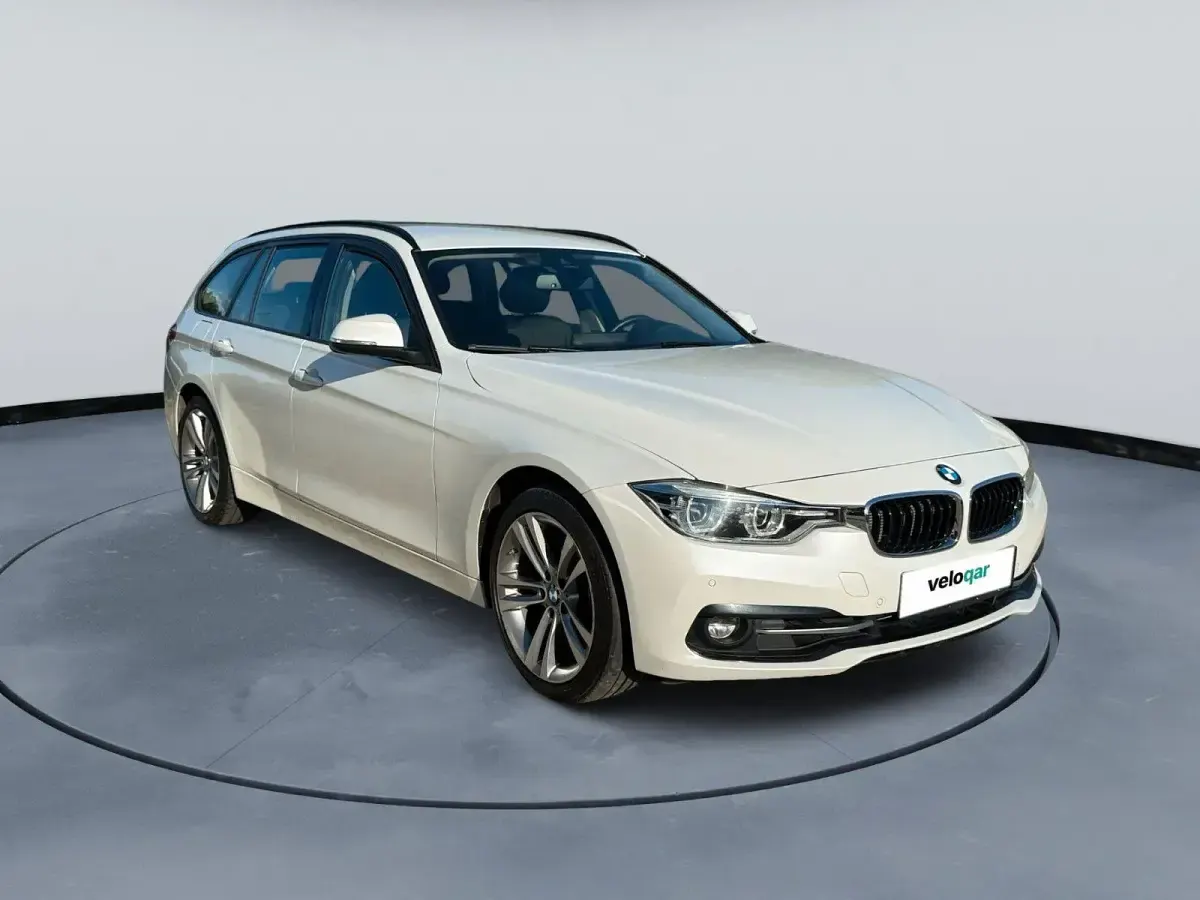 Gebraucht BMW 330 Sport Line 258 PS (189 kW) 2019 Weiß Kombi