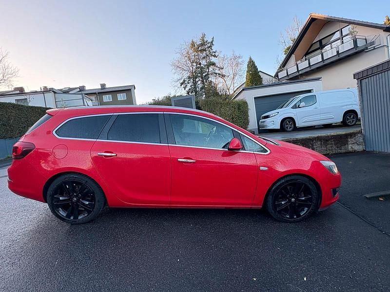 Gebraucht Opel Astra S 170 PS (125 kW) 2013 Rot Kombi