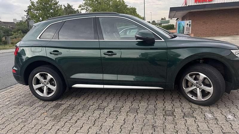Grün Gebraucht 2019 Audi Q5 Sport SUV | 32.900 € (Etwas zu teuer) - Bild 1/4