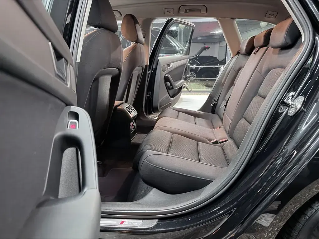 Gebraucht Audi A4 Attraction 150 PS (110 kW) 2014 Schwarz Kombi