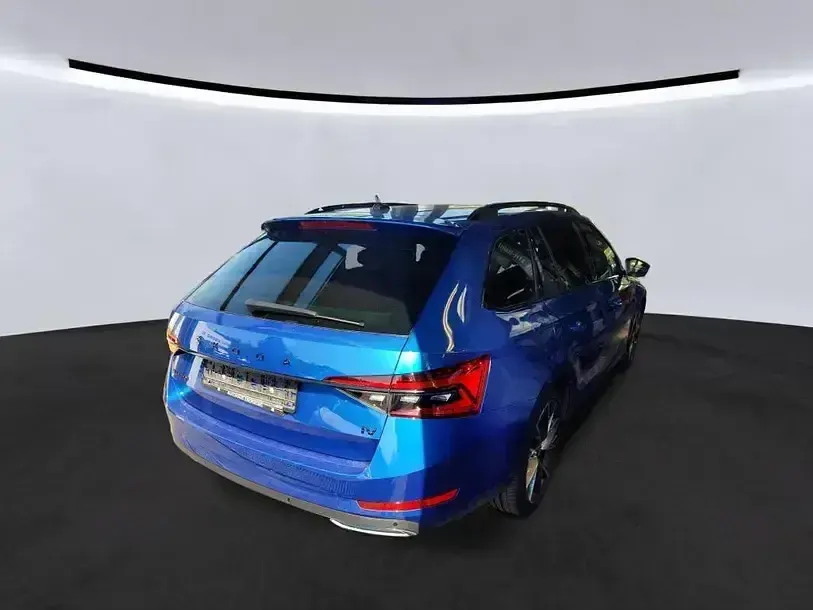 Gebraucht Skoda Superb SportLine 218 PS (160 kW) 2023 Raceblau metallic Kombi
