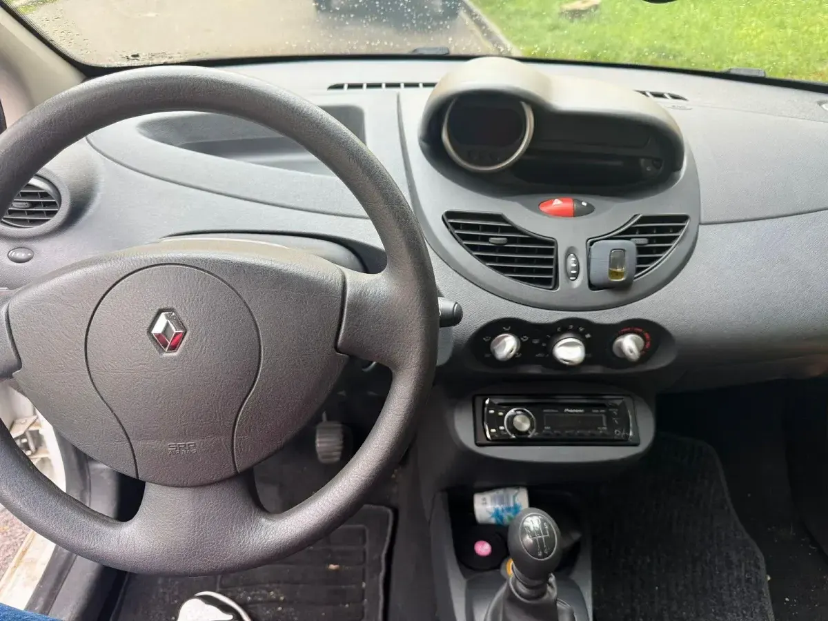 Używany Renault Twingo Authentique 75 KM (55 kW) 2011 Biały Hatchback