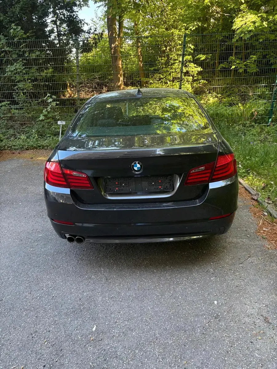 Gebraucht BMW 530 245 PS (180 kW) 2011 Schwarz Limousine