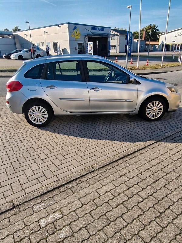 Silber Gebraucht 2010 Renault Clio GrandTour Kombi | 2.650 € - Bild 1/4