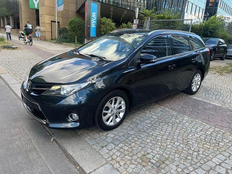 Schwarz Gebraucht 2014 Toyota Auris Life+ Limousine | 6.299 € (Fairer Preis) - Bild 1/4