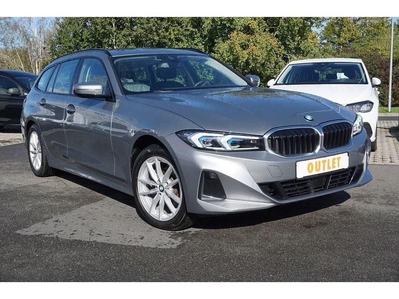 Grau Gebraucht 2023 BMW 318 Shadowline Kombi | 29.440 € (Guter Preis) - Bild 1/4