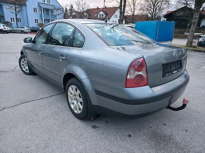 Gebraucht VW Passat 101 PS (74 kW) 2003 Grau Limousine