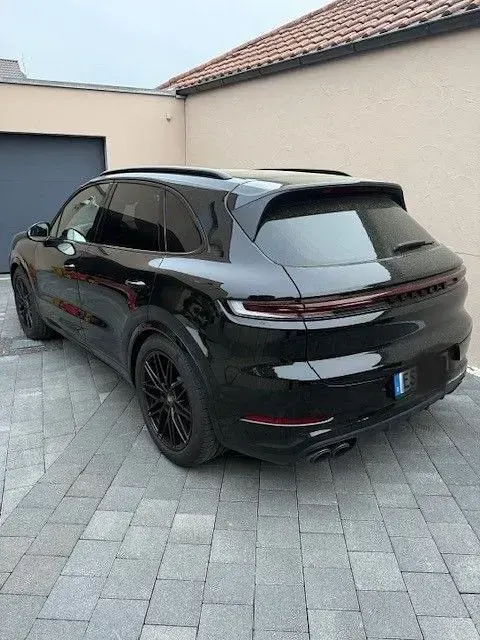 Second-hand Porsche Cayenne 354 CP (260 kW) 2025 Negru SUV
