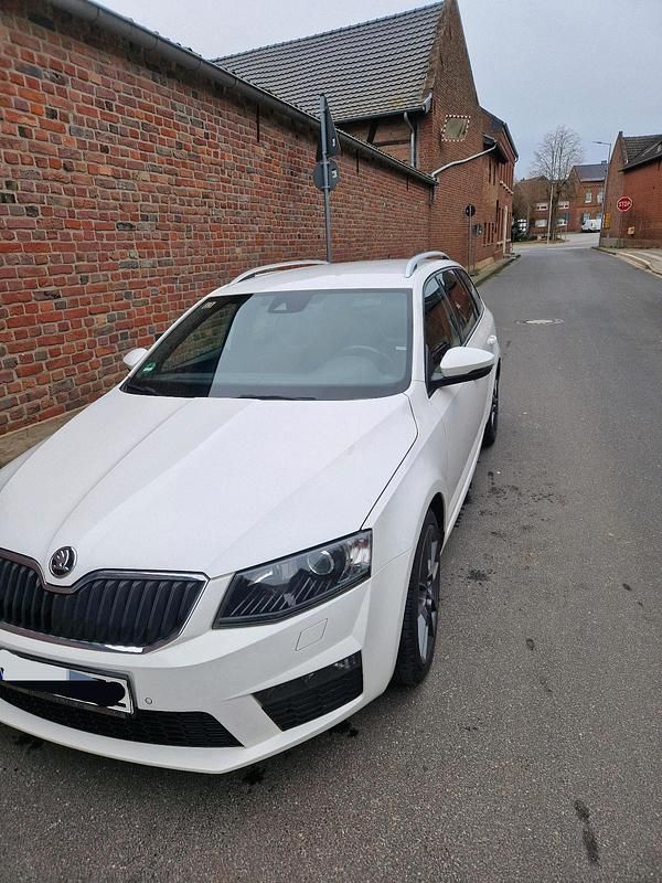 Gebraucht Skoda Octavia RS 2015 Weiß Kleinwagen