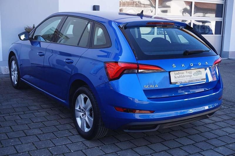 Gebraucht Skoda Scala Active 116 PS (85 kW) 2019 Raceblau metallic Kleinwagen
