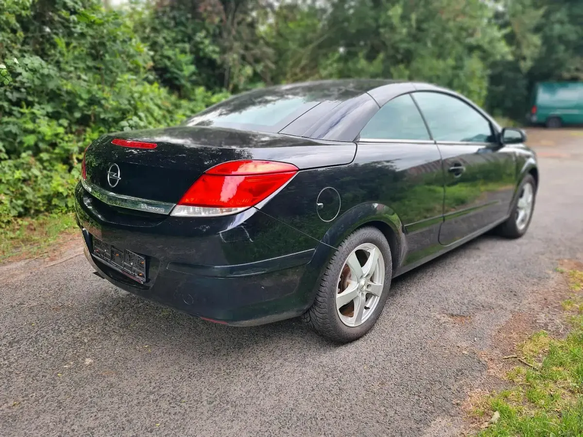 Gebraucht Opel Astra 105 PS (77 kW) 2006 Schwarz Cabrio