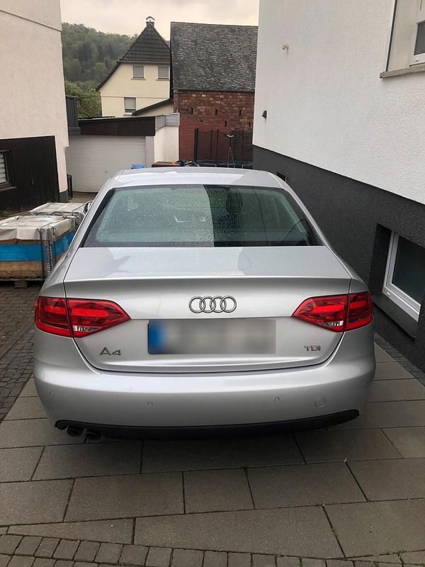 Gebraucht Audi A4 140 PS (102 kW) 2010 Silber Limousine