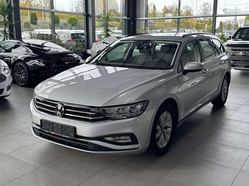 Gebraucht VW Passat 150 PS (110 kW) 2021 Reflex silver metallic Kombi