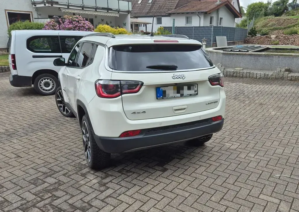 Gebraucht Jeep Compass Limited 170 PS (125 kW) 2018 Weiß SUV